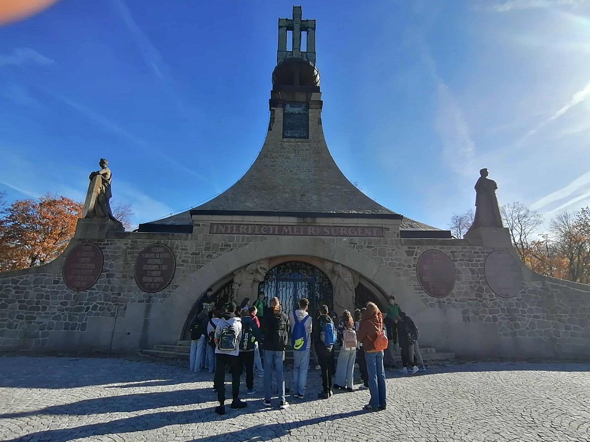 Messenger creation 5CAC95DE 6E5E 4F8F A727 E40DB9029F16